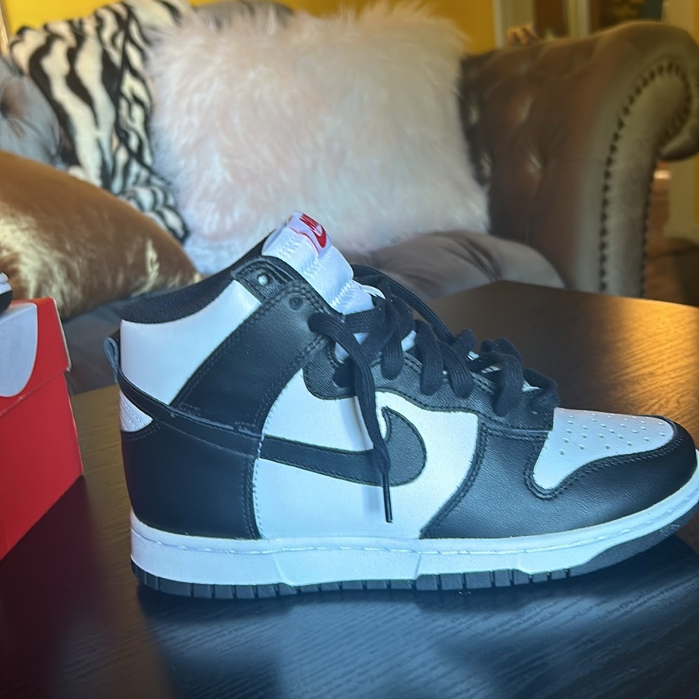 Women’s Nike Dunk High Retro Panda Black White Size 7.5 Basketball Shoe - Picture 3 of 14
